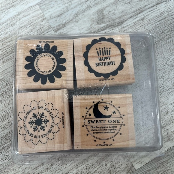 Stampin' Up! Wooden Stamp Set ‘So many scallops’ - Picture 1 of 3